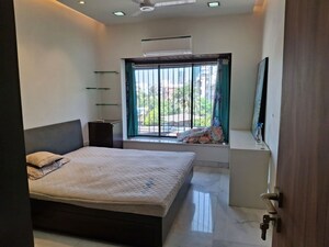 Bedroom in 3.5 BHK Apartment at Felicia Apartment, Pali Hill – for Rent
