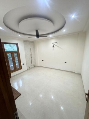 Bathroom in 4 BHK Builder Floor at Green Fields Colony – for Rent