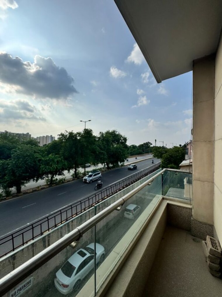 Balcony, defence colony 3 Bedroom 2565 Sq.Ft. Builder Floor In Defence Colony Delhi 10625355