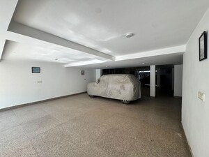 Parking in 3 BHK Builder Floor at Defence Colony – for Rent