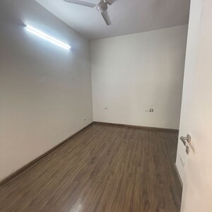 Room in 3.5 BHK Apartment at Emaar MGF The Palm Drive Villas, Sector 66 – for Rent