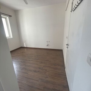 Room in 3.5 BHK Apartment at Emaar MGF The Palm Drive Villas, Sector 66 – for Rent