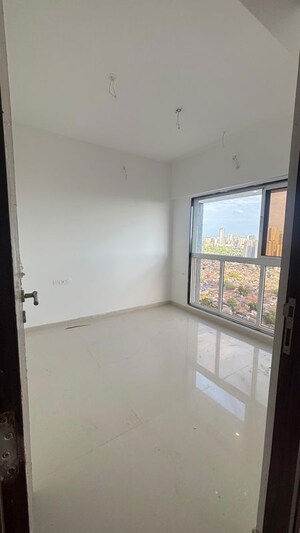 Room in 2 BHK Apartment at Dem Phoenix, Malad East – for Rent