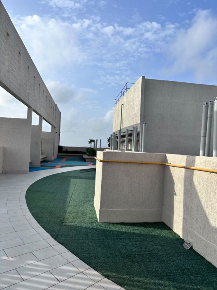 Swimming Pool, shapoorji-pallonji-bkc-28 2 Bedroom 750 Sq.Ft. Apartment In Bandra East Mumbai 10625411