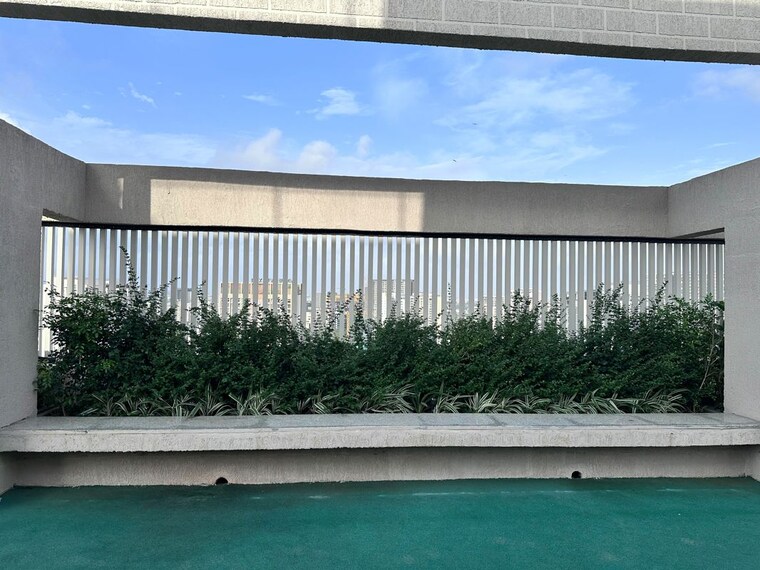Swimming Pool, shapoorji-pallonji-bkc-28 2 Bedroom 750 Sq.Ft. Apartment In Bandra East Mumbai 10625411