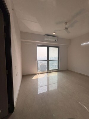 Room in 4 BHK Apartment at One BKC, Bandra East – for Sale