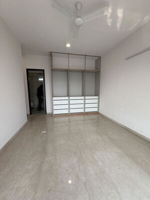 Room in 4 BHK Apartment at One BKC, Bandra East – for Sale