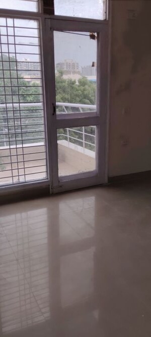 Room in 3 BHK Builder Floor at Rps Palms, Sector 88 – for Sale