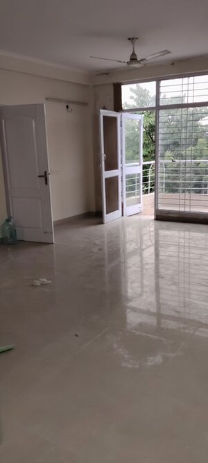 Bathroom in 3 BHK Builder Floor at Rps Palms, Sector 88 – for Sale