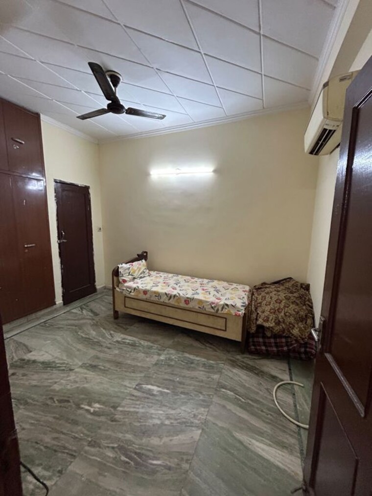 Bedroom, green fields colony 3 Bedroom 1456 Sq.Ft. Builder Floor In Green Fields Colony Faridabad 10625513