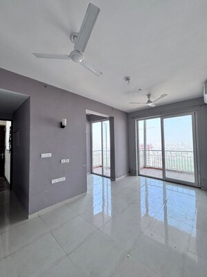 Room in 2 BHK Apartment at Supertech Hues, Sector 68 – for Rent