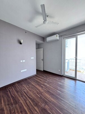 Room in 2 BHK Apartment at Supertech Hues, Sector 68 – for Rent