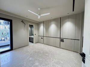 Room in 3 BHK Builder Floor at Sector 23 – for Rent