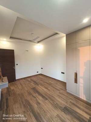 Room in 3 BHK Apartment at CS Roseate 63, Sector 63a – for Rent