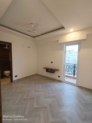 Room in 3 BHK Apartment at CS Roseate 63, Sector 63a – for Rent
