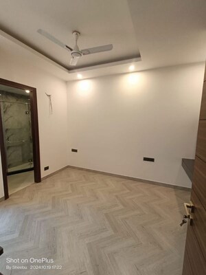 Room in 3 BHK Apartment at CS Roseate 63, Sector 63a – for Rent