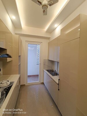 Building Lobby in 3 BHK Apartment at CS Roseate 63, Sector 63a – for Rent