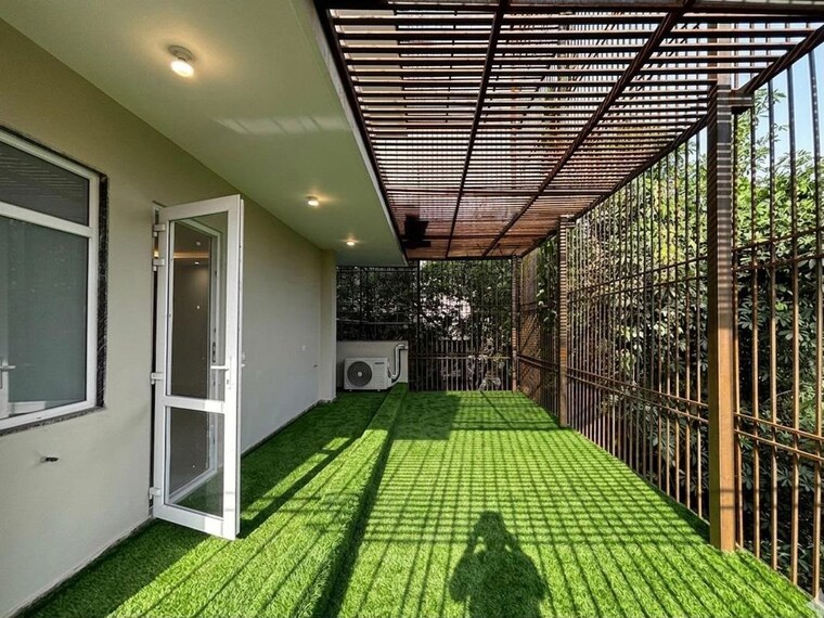 Garden, sushant lok i 4 Bedroom 418 Sq.Yd. Builder Floor In Sushant Lok I Gurgaon 10625644