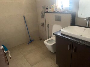 Team Area in 3 BHK Builder Floor at Sector 21 – for Rent
