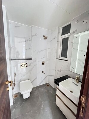 Team Area in 3 BHK Apartment at Smart World Orchard, Sector 61 – for Sale