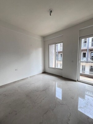 Room in 3 BHK Apartment at Smart World Orchard, Sector 61 – for Sale