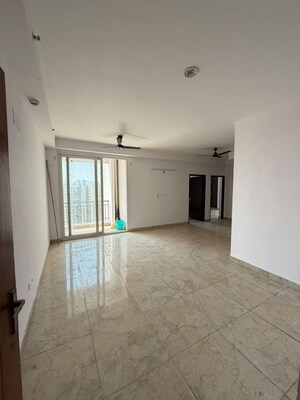 Room in 3 BHK Apartment at Trident Embassy, Sector 1 Greater Noida – for Rent