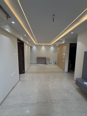 Room in 2 BHK Apartment at Kalpataru Magnus, Bandra East – for Rent