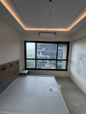 Room in 2 BHK Apartment at Kalpataru Magnus, Bandra East – for Rent