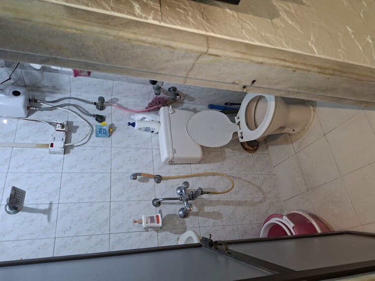 Bathroom, vile parle west 2 Bedroom 600 Sq.Ft. Apartment In Vile Parle West Mumbai 10625689