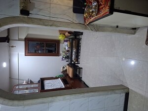 Furnished Amenities in 2 BHK Apartment at Vile Parle West – for Sale