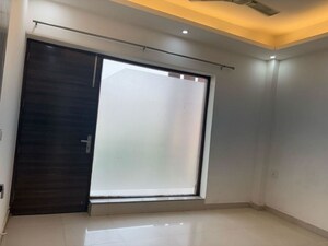 Room in 3 BHK Builder Floor at Sector 22 – for Rent