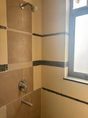 Furnished Amenities in 3 BHK Apartment at Unitech Uniworld Gardens 2, Sector 47 – for Rent