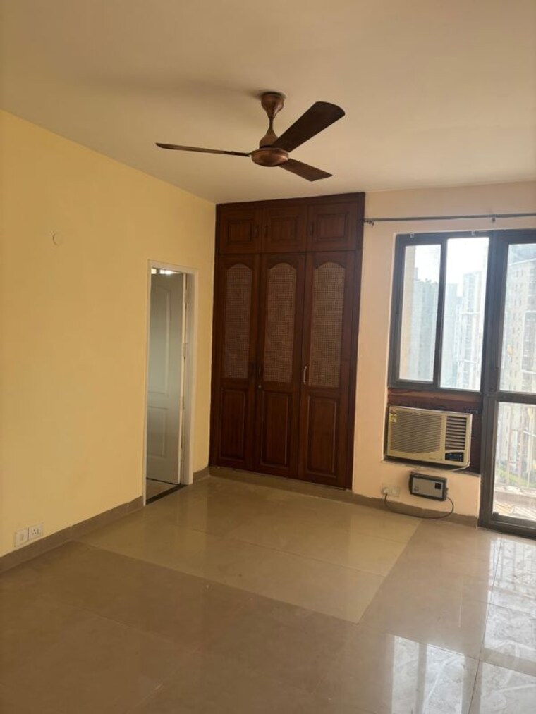 Room, unitech-uniworld-gardens-2 3 Bedroom 2200 Sq.Ft. Apartment In Sector 47 Gurgaon 10625694