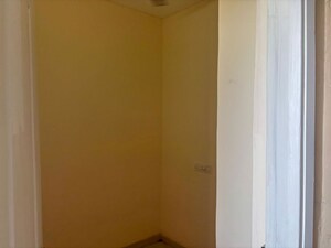 Room in 3 BHK Apartment at Unitech Uniworld Gardens 2, Sector 47 – for Rent