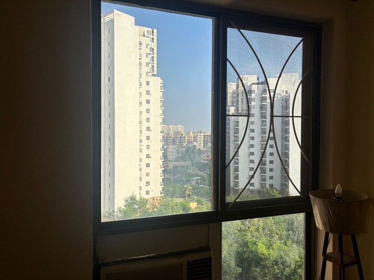 Room, unitech-uniworld-gardens-2 3 Bedroom 2200 Sq.Ft. Apartment In Sector 47 Gurgaon 10625694