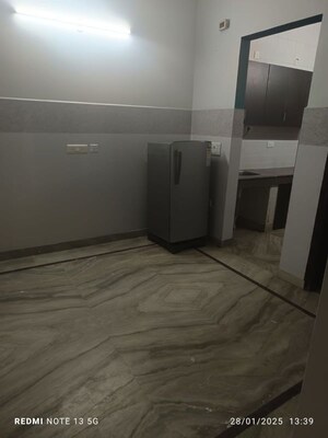 Room in 2 BHK Apartment at RWA Residential Society Sector 46, Sector 46 – for Rent