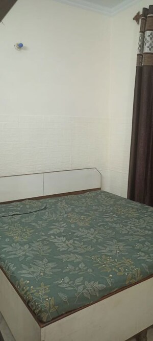 2 BHK Apartment For Rent in RWA Residential Society Sector 46, Sector 46