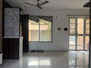 Room in 2 BHK Apartment at Rajveer Palace II, Pimple Saudagar – for Rent