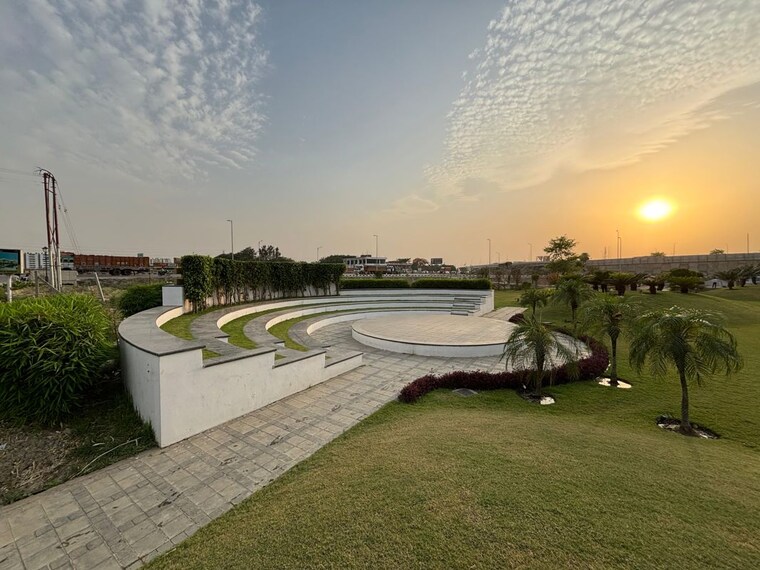 Garden, sanfran-estate 3 Bedroom 1630 Sq.Ft. Villa In Bakkas Lucknow 10625504