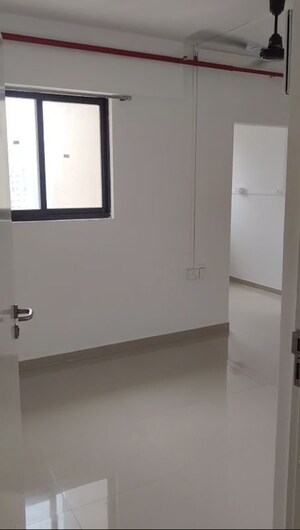 Room in  Apartment at Raymond Aashiyana, Vartak Nagar – for Rent