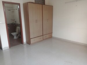 Room in 3 BHK Apartment at Parsvnath Green Ville, Sector 48 – for Sale