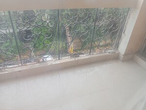 Swimming Pool in 3 BHK Apartment at Parsvnath Green Ville, Sector 48 – for Sale