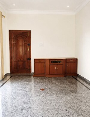 Room in 3 BHK Builder Floor at Jp Nagar Phase 6 – for Rent