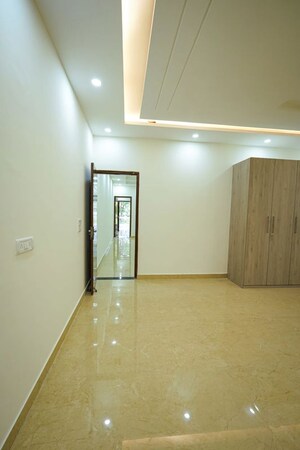 Room in 4 BHK Independent House at Vip Road – for Sale