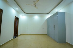 Room in 4 BHK Independent House at Vip Road – for Sale