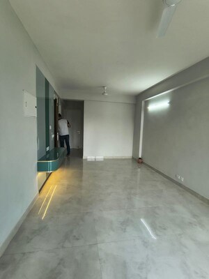 Room in 3 BHK Apartment at Signature Global City, Sector 37d – for Rent