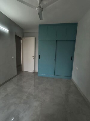 Room in 3 BHK Apartment at Signature Global City, Sector 37d – for Rent