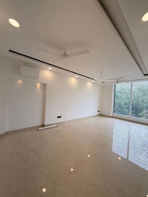 Room in 3 BHK Builder Floor at Sector 23 – for Rent
