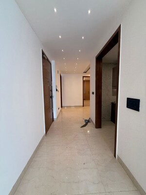 Building Lobby in 3 BHK Builder Floor at Sector 23 – for Rent