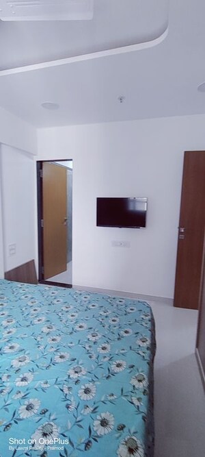 Room in 5 BHK Apartment at Dadar West – for Rent